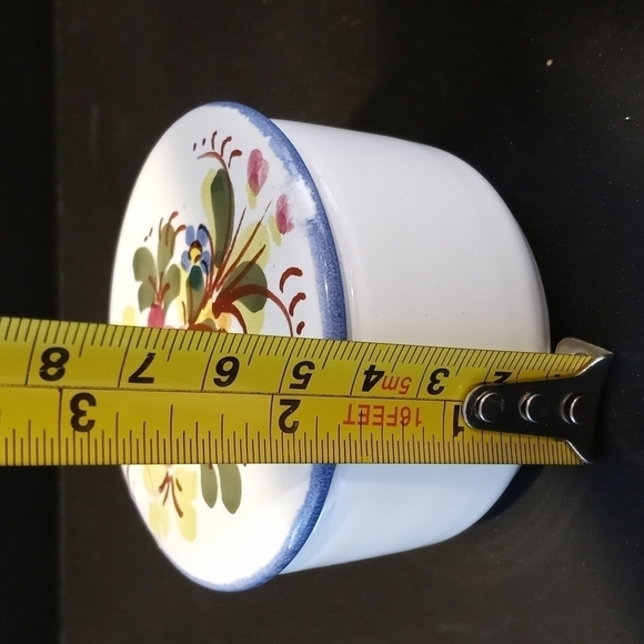 A small hand painted trinket box - Picture 5 of 5